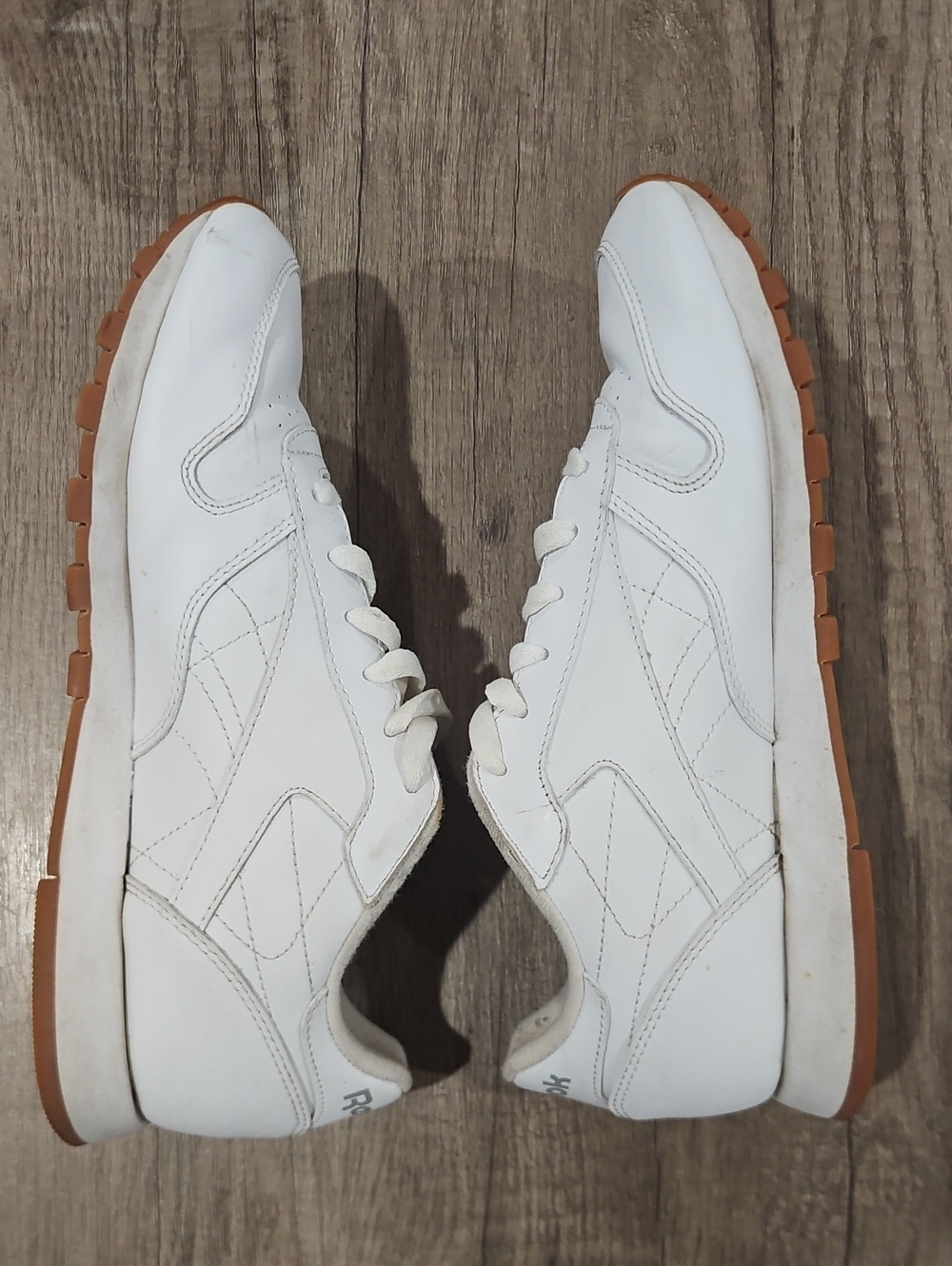 Reebok White Leather Women's Sneakers with Gum Outsole size 8.5 - Picture 8 of 11